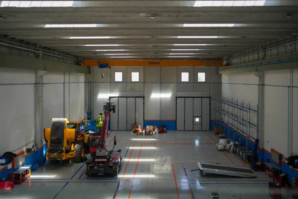 Officina e piazzale di D’Avino Rentals